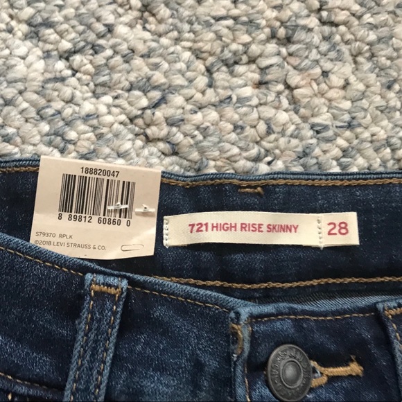 Levi’s 721 High-Rise Skinny Jeans - Picture 5 of 5